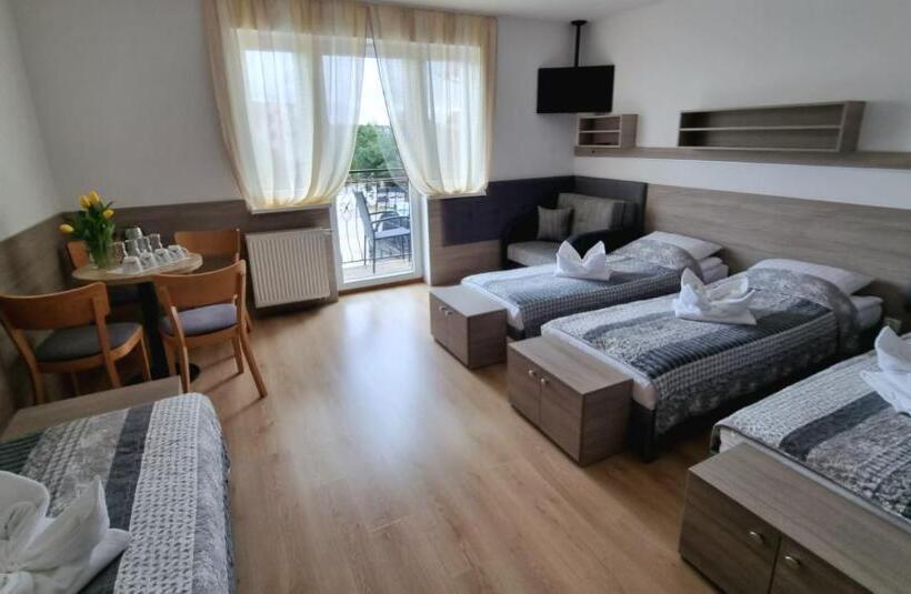 Четырехместный Номер Стандарт, Tasarz Spa Ośrodek Wczasowy