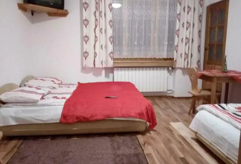 Standard Kolmen Hengen Huone, U Skowronków