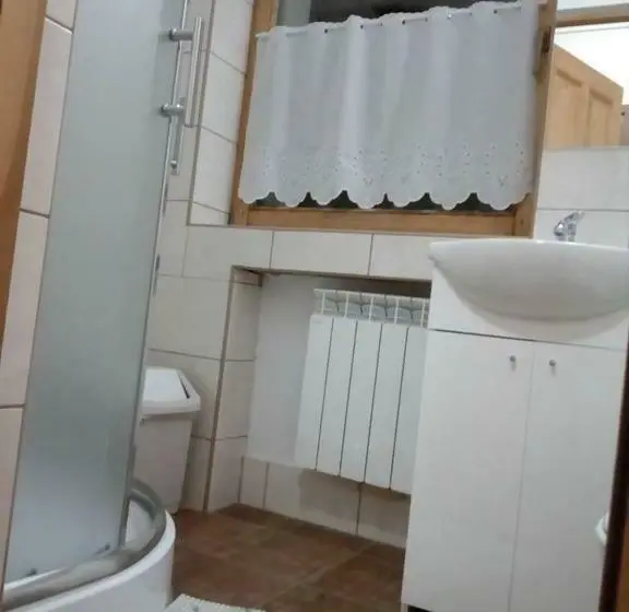 Standard Kolmen Hengen Huone, U Skowronków