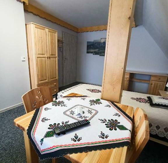 חדר דלוקס לשלושה, Willa Na Klinku