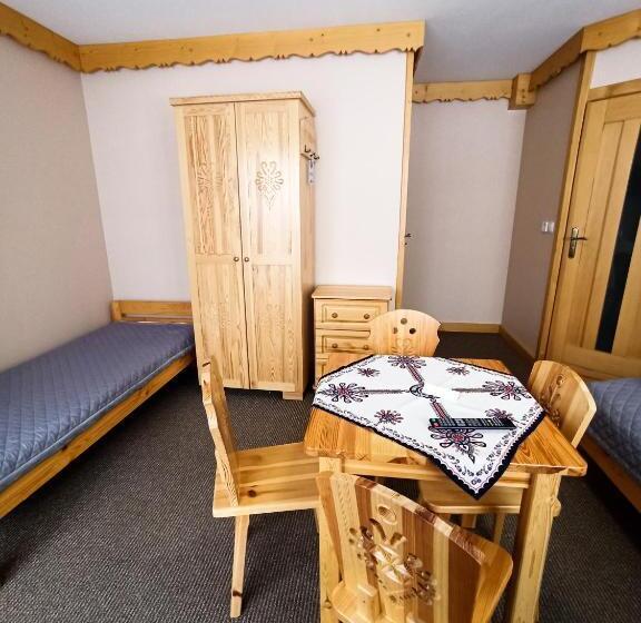 חדר דלוקס לשלושה, Willa Na Klinku