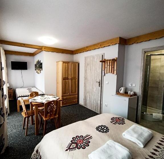 חדר דלוקס לשלושה, Willa Na Klinku