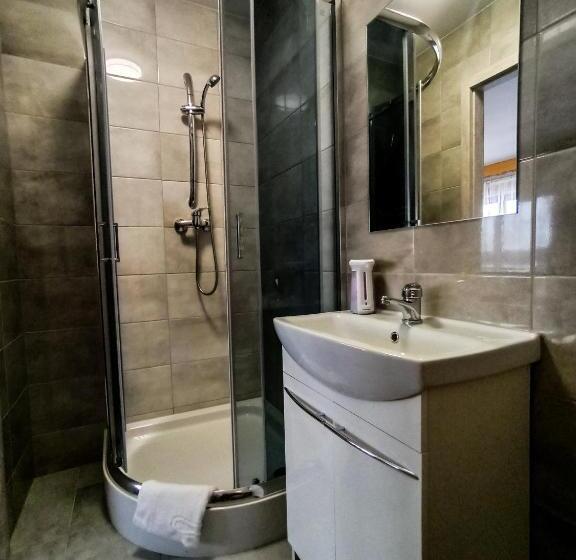 חדר דלוקס לשלושה, Willa Na Klinku