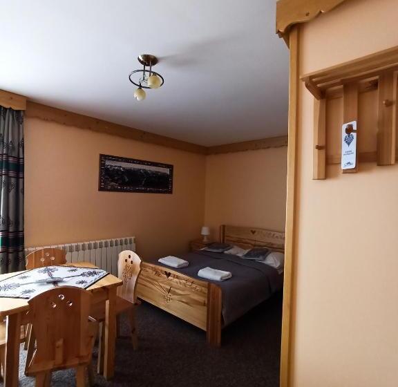 חדר לארבעה סטנדרטי עם מרפסת, Willa Na Klinku