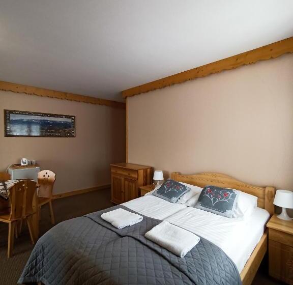 חדר לארבעה סטנדרטי עם מרפסת, Willa Na Klinku