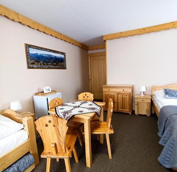 חדר לארבעה סטנדרטי עם מרפסת, Willa Na Klinku