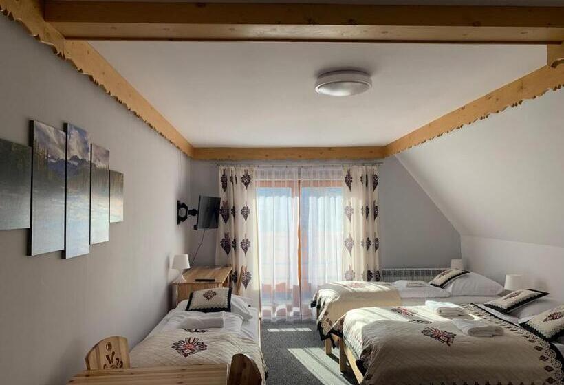 חדר לארבעה סטנדרטי עם מרפסת, Willa Na Klinku