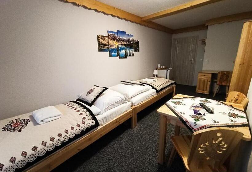 חדר סטנדרט לשלושה עם מרפסת, Willa Na Klinku