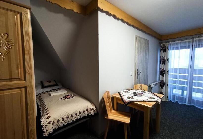 חדר סטנדרט לשלושה עם מרפסת, Willa Na Klinku