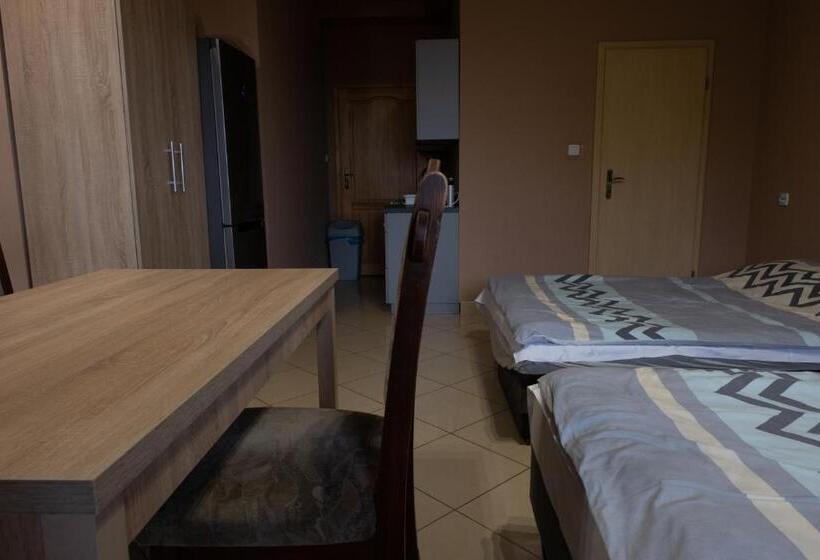 חדר לארבעה סטנדרטי עם מרפסת, Zajazd Izabela