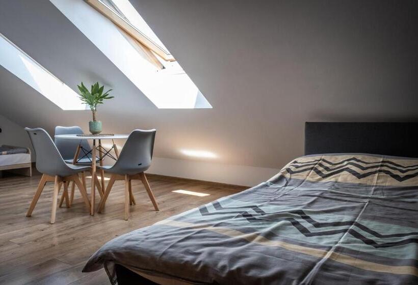 חדר סטנדרט לשלושה, Zajazd Izabela