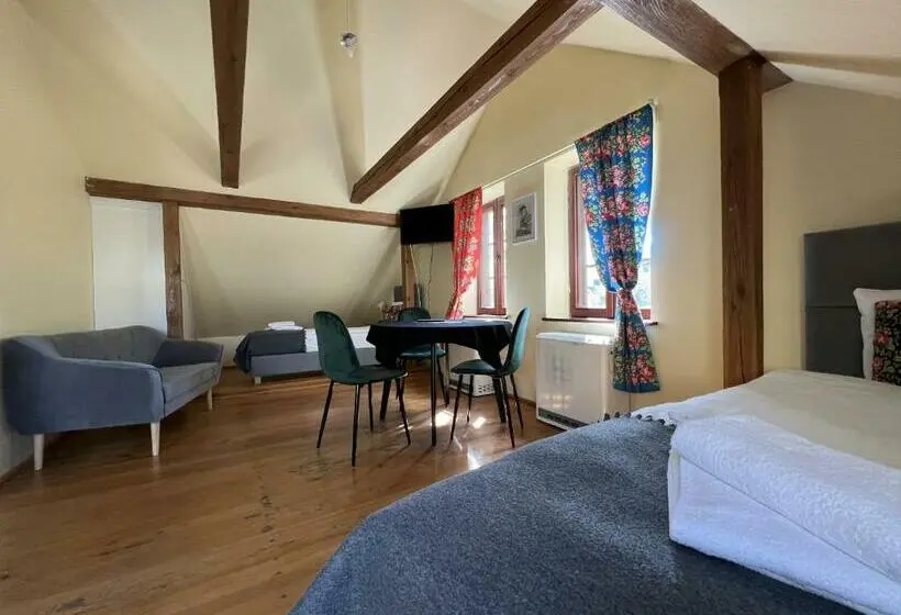 Comfort Kolmen Hengen Huone, Hostel Folkier
