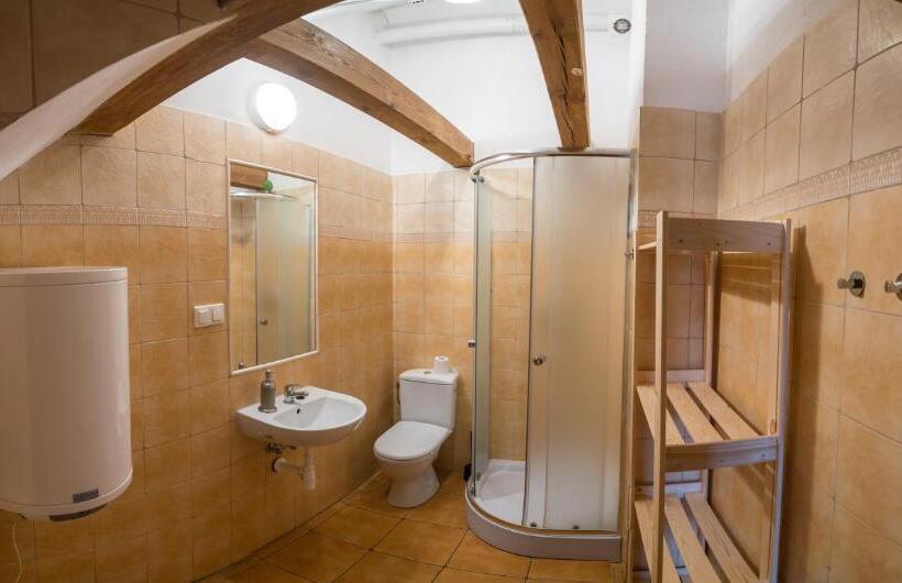 اتاق اکونومی, Hostel Folkier