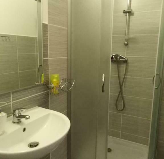 غرفة أساسية, Polana