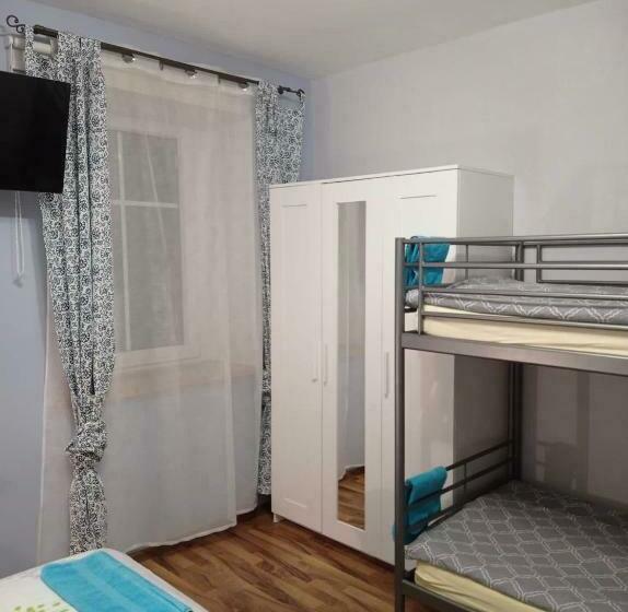 غرفة قياسية رباعية, Polana