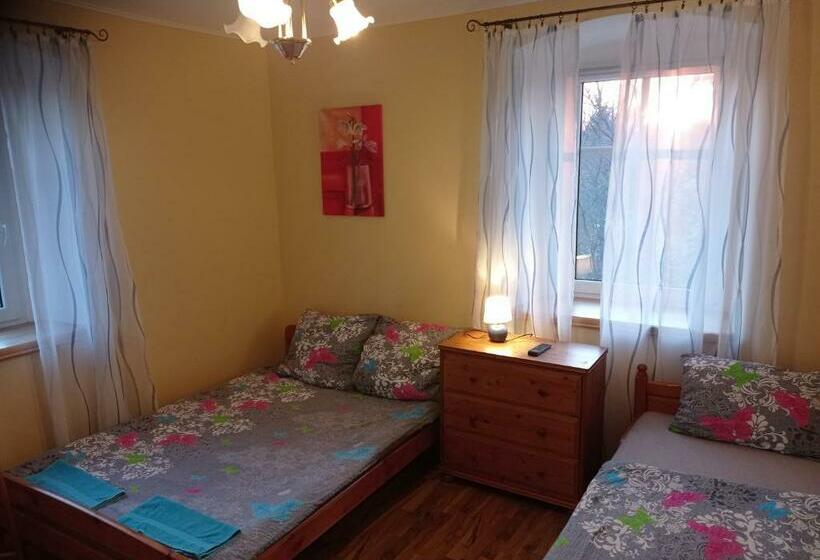 غرفة قياسية ثلاثية, Polana