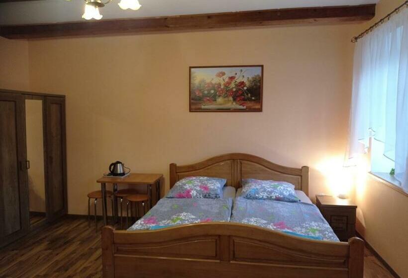 غرفة عائلية, Polana