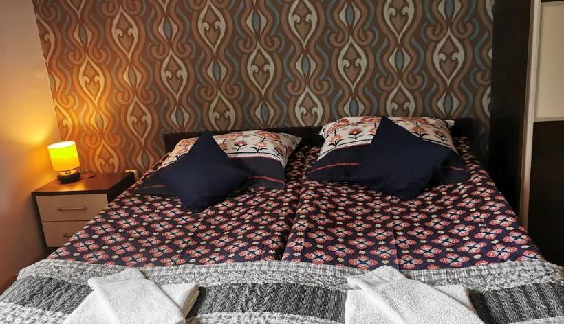 חדר סטנדרט לשלושה, Ranczo U Stefana