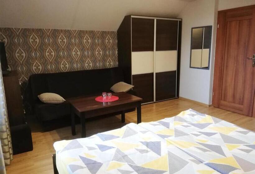 חדר סטנדרט לשלושה, Ranczo U Stefana