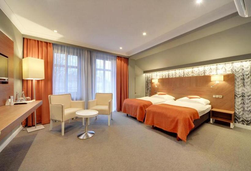 חדר דלוקס עם מרפסת, Restauracja Retro