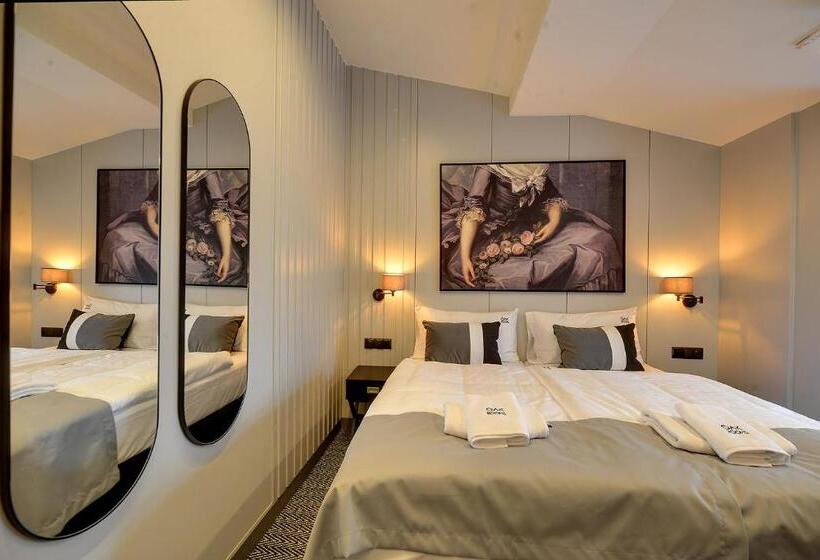 חדר דלוקס, Restauracja Retro