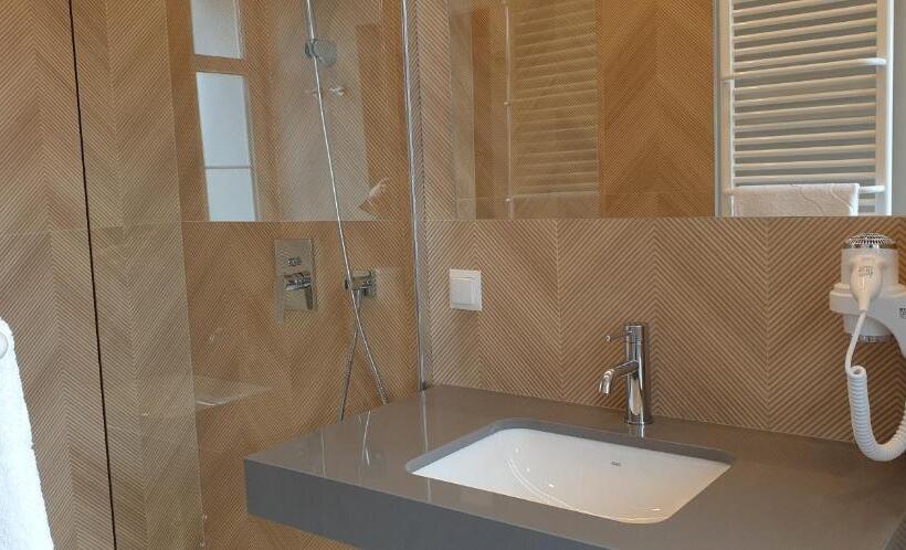 חדר דלוקס יחיד, Restauracja Retro