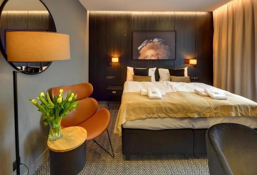 דירת חדר, Restauracja Retro