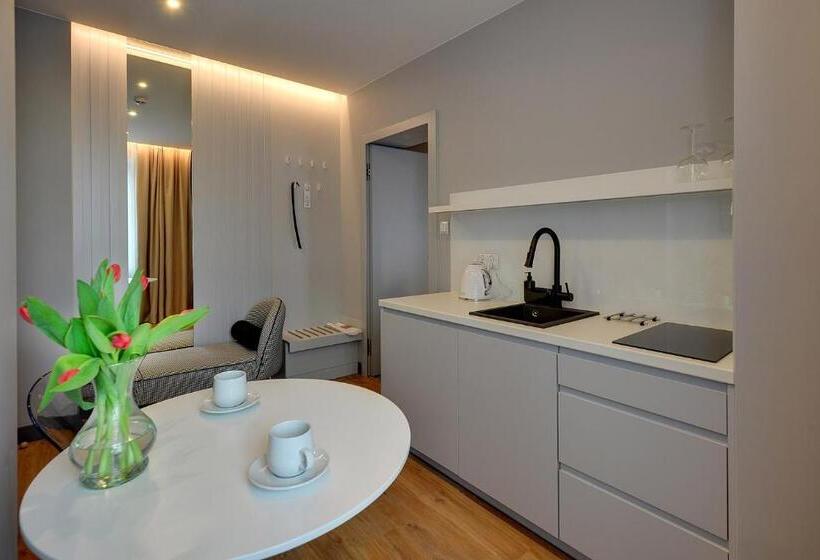 דירת חדר, Restauracja Retro