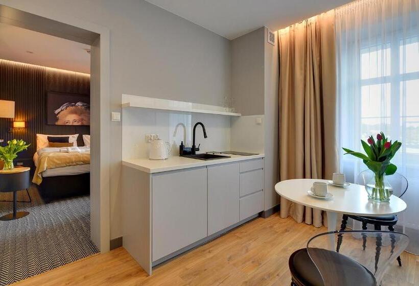 דירת חדר, Restauracja Retro