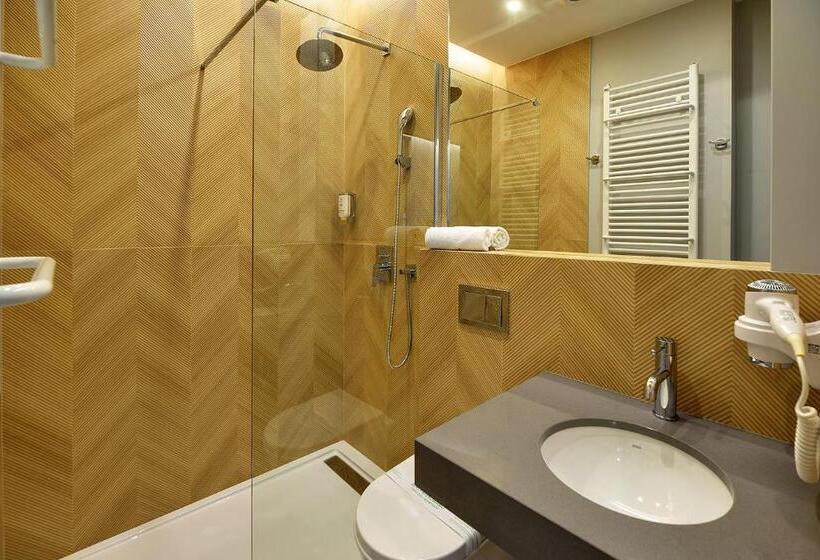 דירת חדר, Restauracja Retro