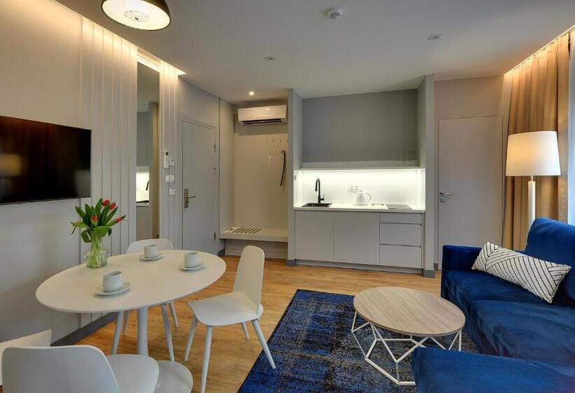 דירת חדר, Restauracja Retro