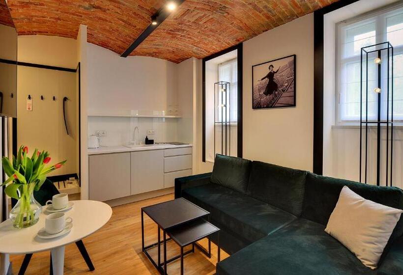 דירת חדר דלוקס, Restauracja Retro