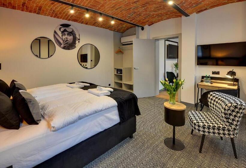 דירת חדר דלוקס, Restauracja Retro