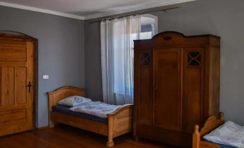 スタンダード4人部屋, Stajnia Na Warszawskiej
