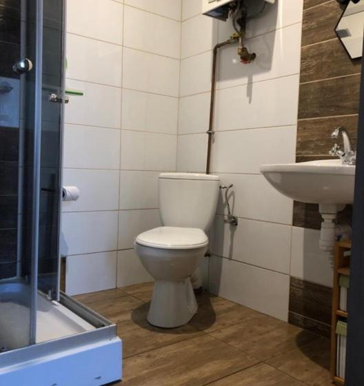 חדר סטנדרט לארבעה, Stajnia Na Warszawskiej