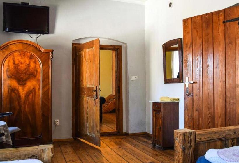 חדר סטנדרט, Stajnia Na Warszawskiej