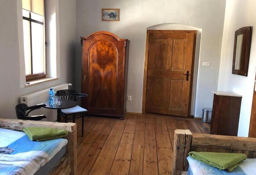 スタンダードルーム, Stajnia Na Warszawskiej