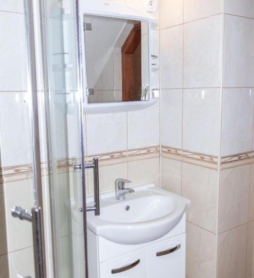 غرفة قياسية ثلاثية, U Ganca