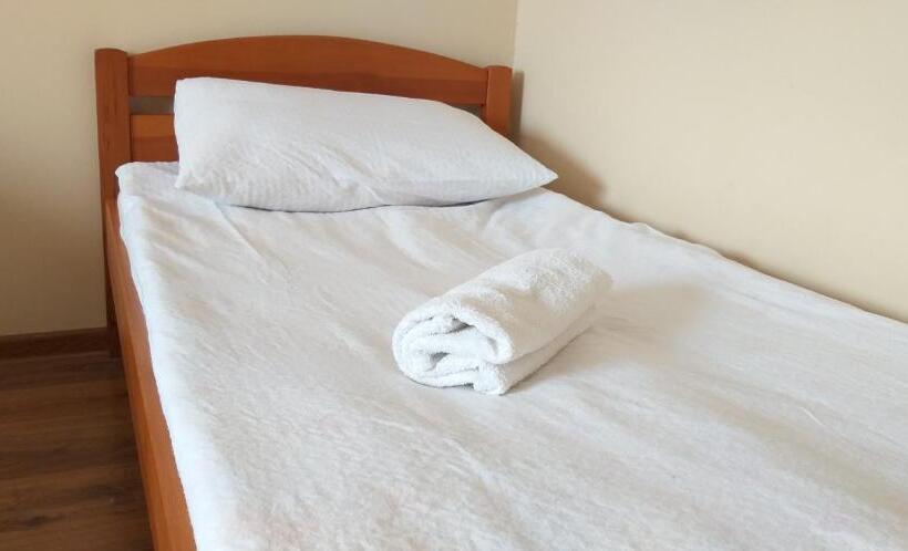 غرفة قياسية رباعية, U Ganca