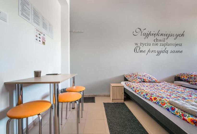 سرير فى غرفة مشتركه, Noclegi Bielpon