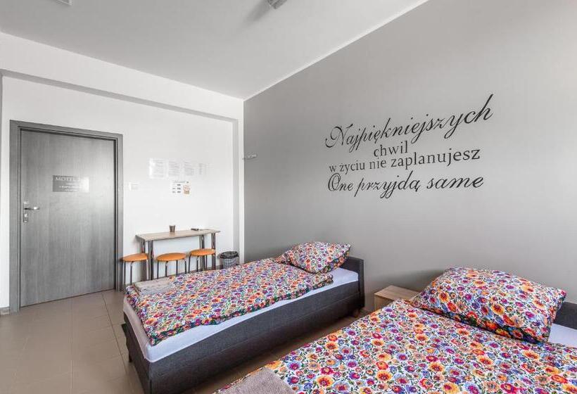 سرير فى غرفة مشتركه, Noclegi Bielpon