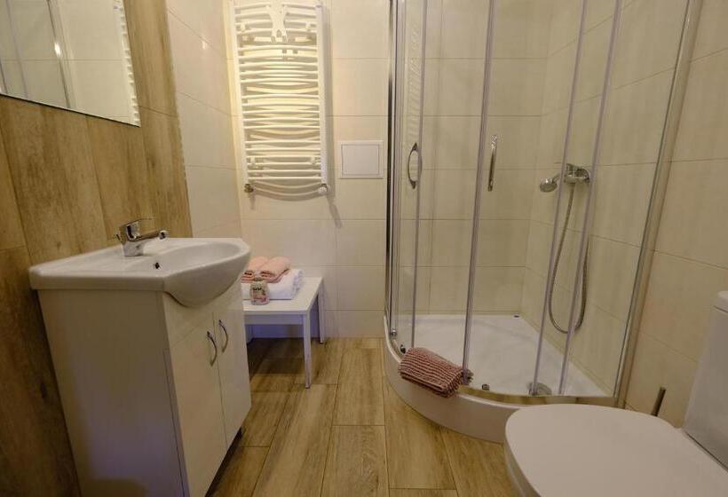 家庭间, Wiejski Raj