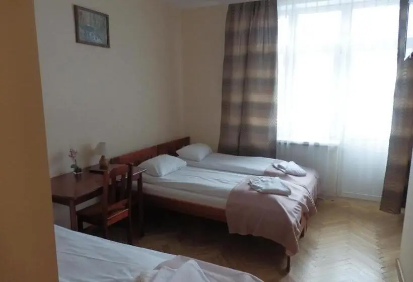 Standard Kolmen Hengen Huone, Parkowa Rezydencja Hubal