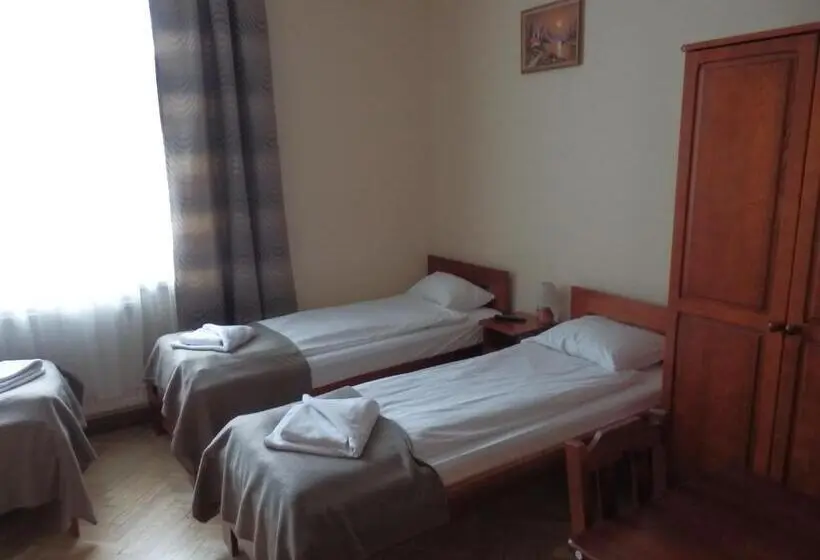 Standard Kolmen Hengen Huone, Parkowa Rezydencja Hubal