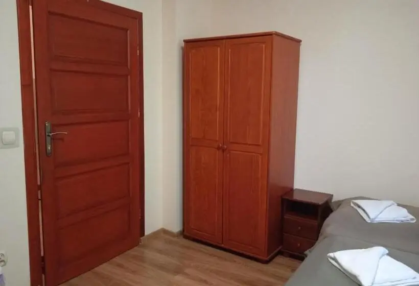 Standard Yhden Hengen Huone, Parkowa Rezydencja Hubal