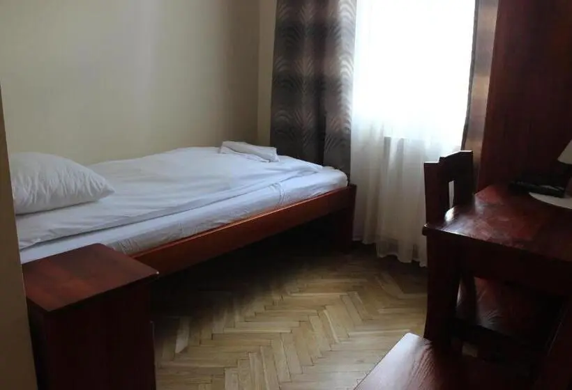 Standard Yhden Hengen Huone, Parkowa Rezydencja Hubal