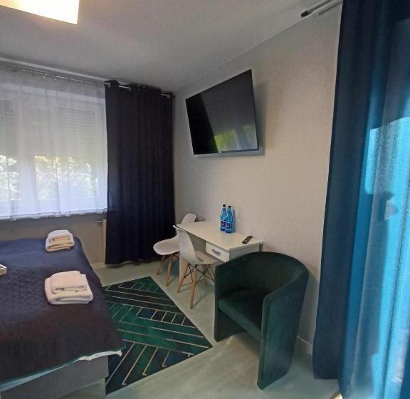 غرفة قياسية مزوَّدة بشُرفة, Pokoje Hotelowe Nad Zalewem