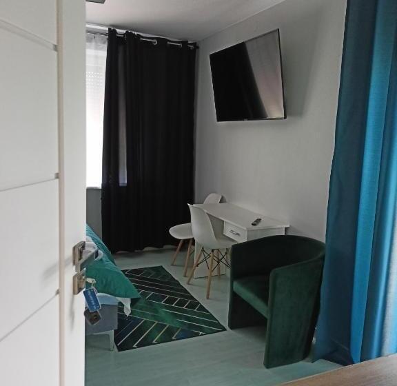 غرفة قياسية مزوَّدة بشُرفة, Pokoje Hotelowe Nad Zalewem