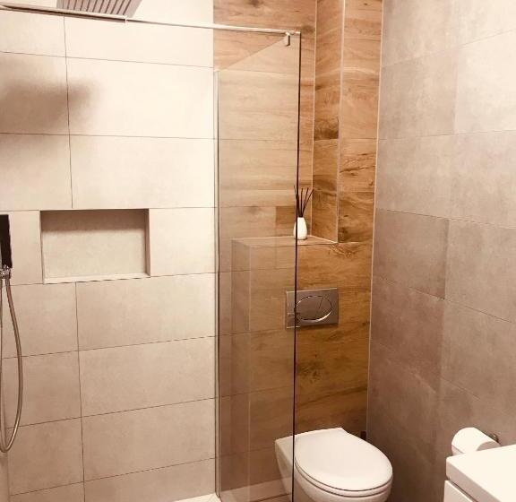 חדר סטנדרט לשלושה עם מרפסת, Silver Residence