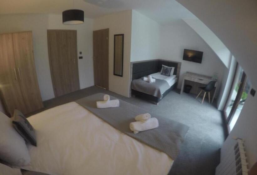 Трехместный Номер Стандарт с Балконом, Silver Residence